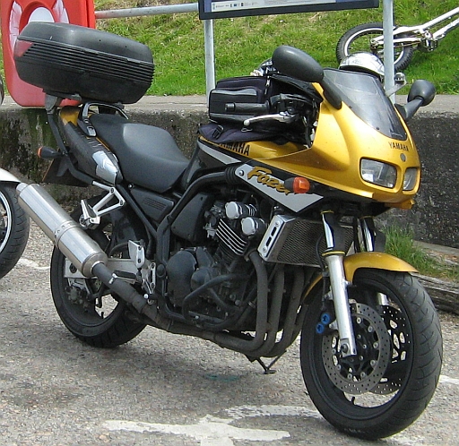 Yamaha Fazer FZS 600 Picture 2