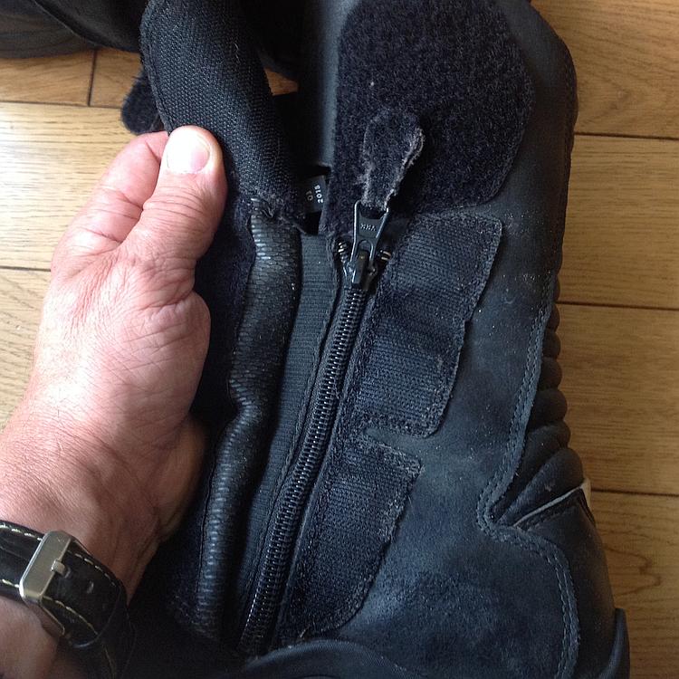 The zip and velcro flap make sure the boots are a firm fit