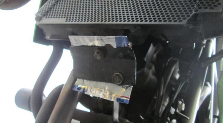 A beer can squashed and bent to cover the fan cowl exit on Sharon Z250SL
