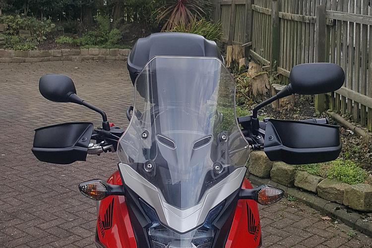 The standard screen as fitted to a Honda CB500X