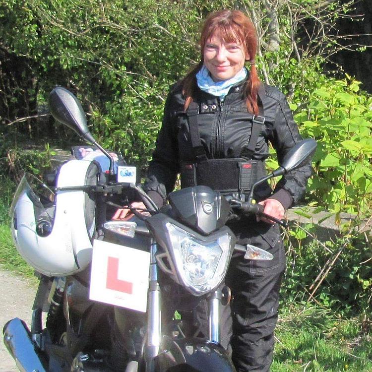 Sharon next to the 125 with L plates at the start of her two wheeled career