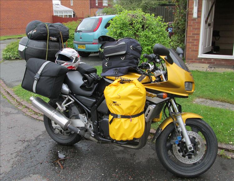 Yamaha Fazer FZS 600 covered in luggage even in places you would not expect