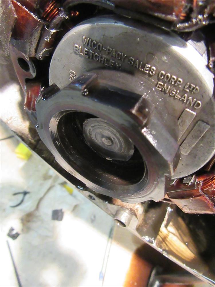 The end of the crank is a large alloy ratchet