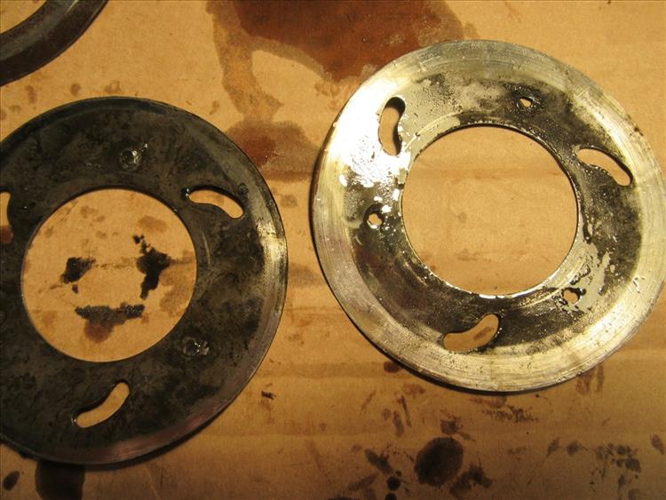 Wavy washers, 2 discs of metal with slots and holes