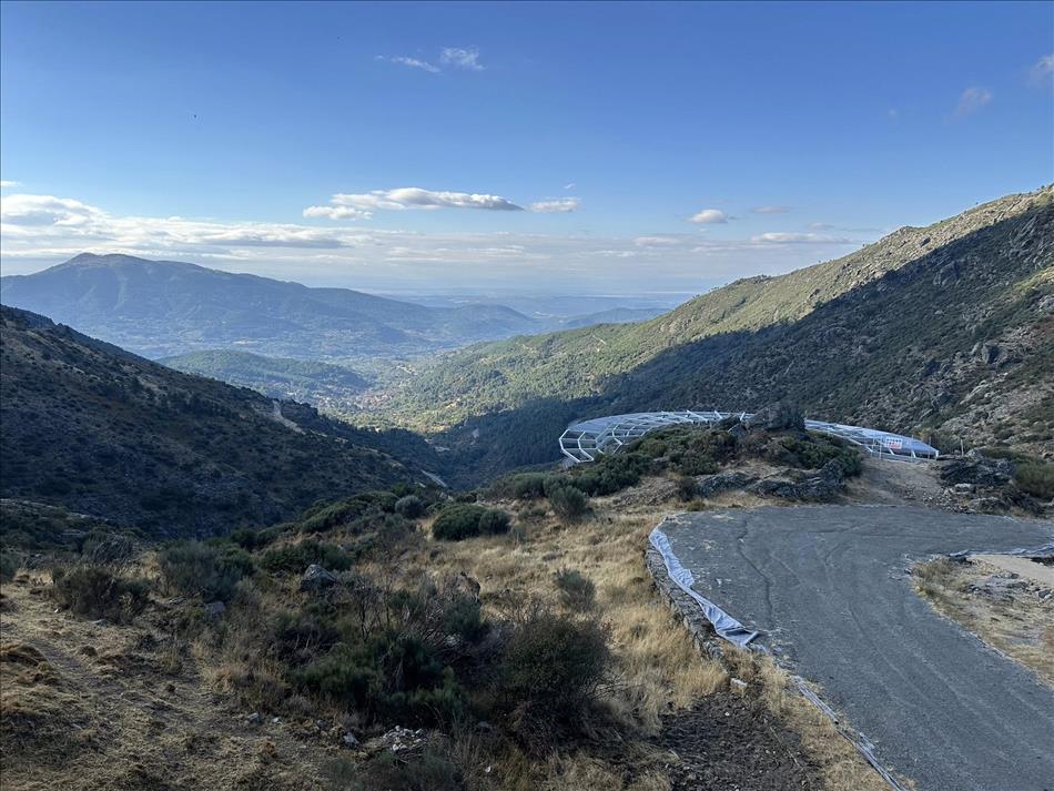 Wonderful mountain scenery and below the narrow lane we can see the semicircular frame of the viewpoint being built