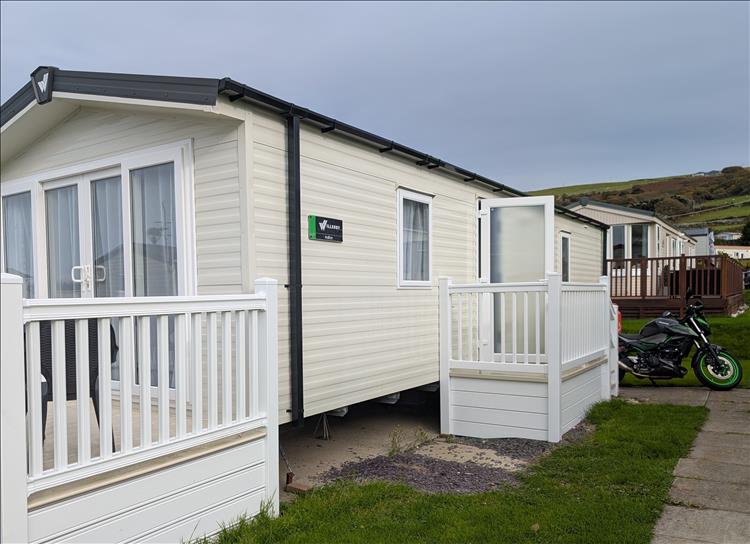Sharon's bike outside the static caravan we're staying in