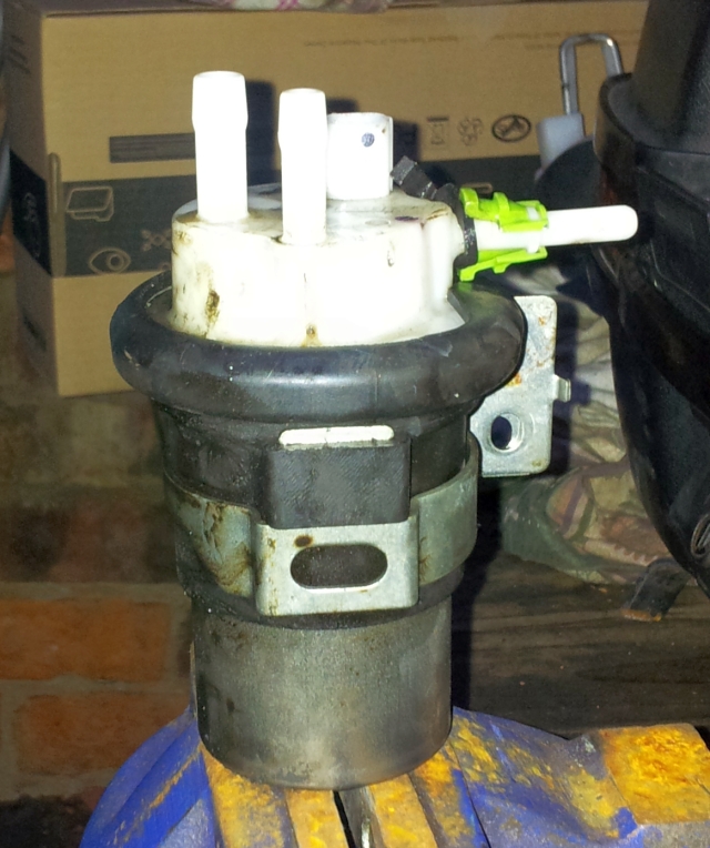 honda cbf 125 fuel pump, hand sized cylinder with pipe connections