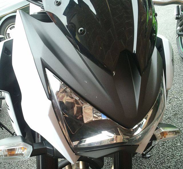 z800 headlight and screen up close