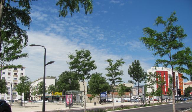 sharp modern building with open areas and trees, a part of nimes town centre