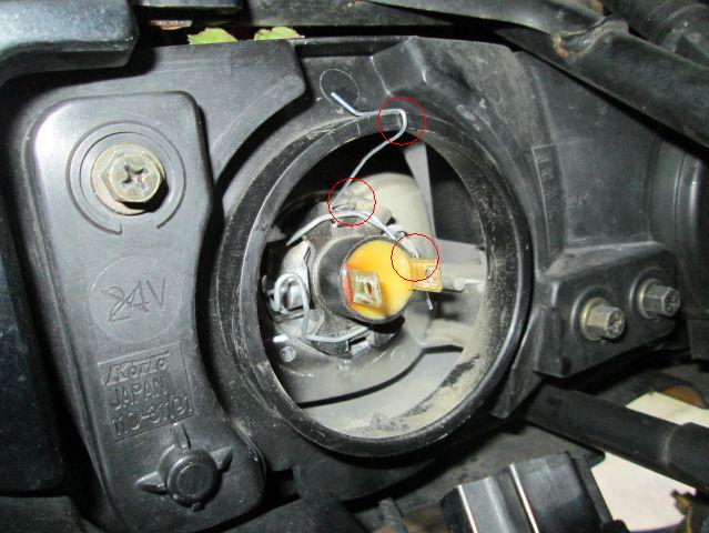 the paperclip bent around to hold the deflector in place inside the light unit on the fazer fzs 600