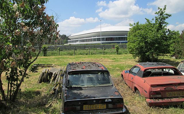 A triumph tr7 and dolomite rust in the sun at le mans