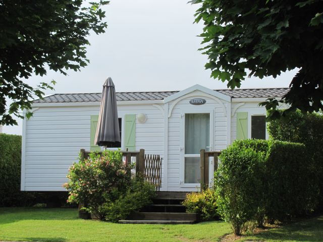 smart new static caravans with decking for hire