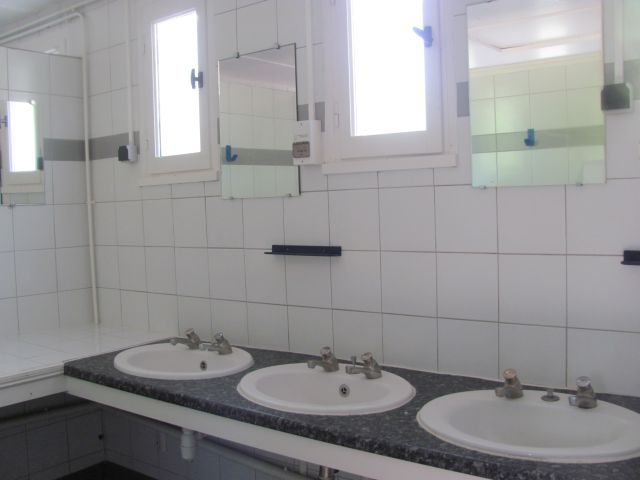 bright white tiled walls with 3 sink basins