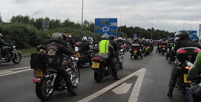 bikers 4 and 5 lanes deep coming to a roundabout