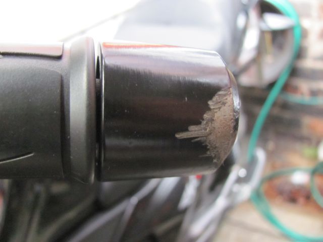 the bar end weight of the RKS 125 heavily scraped from the fall