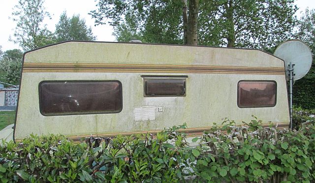 old dated caravan covered in moss for sale at friaucourt campsite