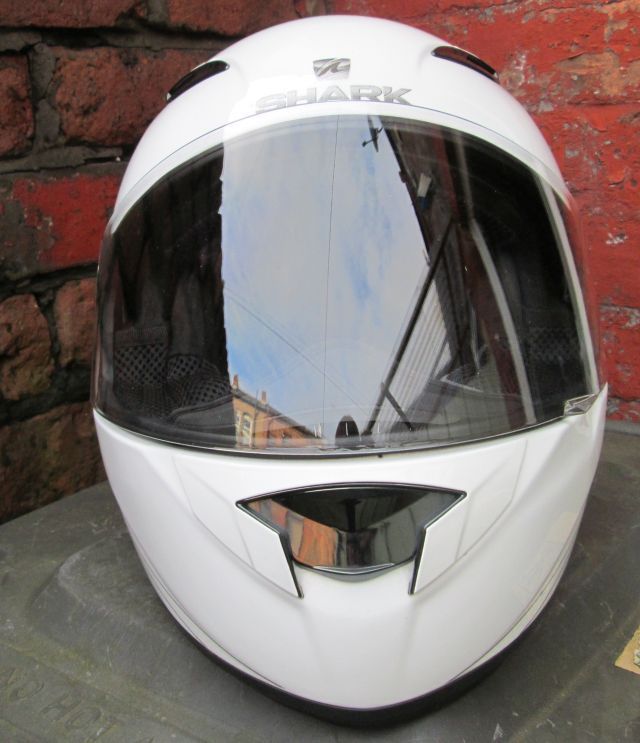 the large and high visor on the vision r