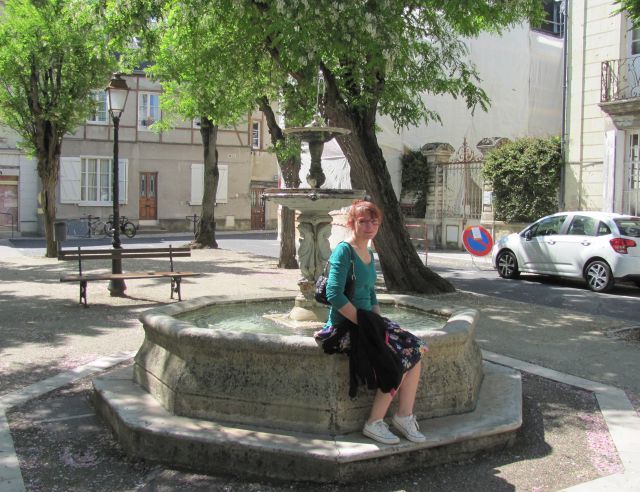 sharon sat by a fountian pool in the sun at chinon