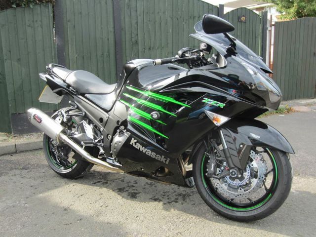 zzr 1400 in black with green highlights. Mick's bike