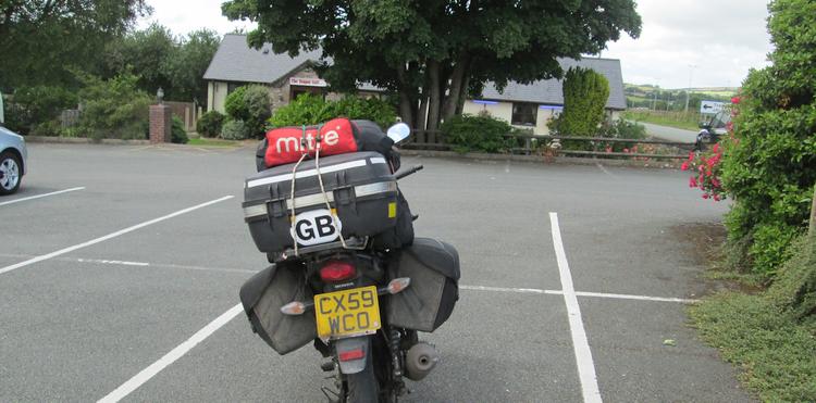 an old style GB sticker on the back of Ren's 125