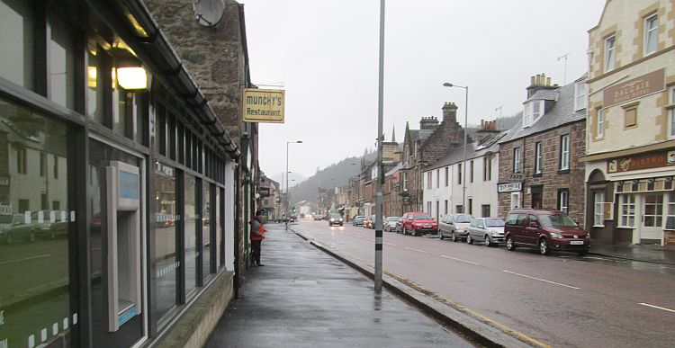 the high street in callander. Another broad long street