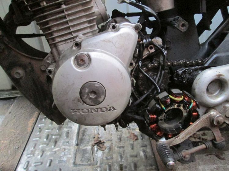 the stator hanging outside of the engine (cbf 125)
