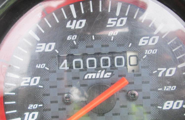 An odometer showing 40,000 miles