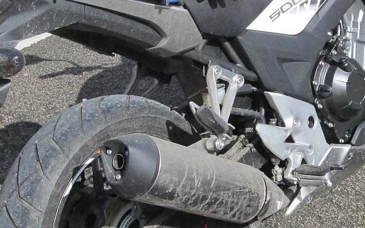 The rear of the cb500x is already dirty as we can see
