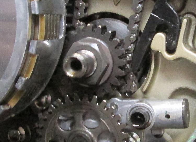 A kink over the bottom cam chain sprocket stops the build
