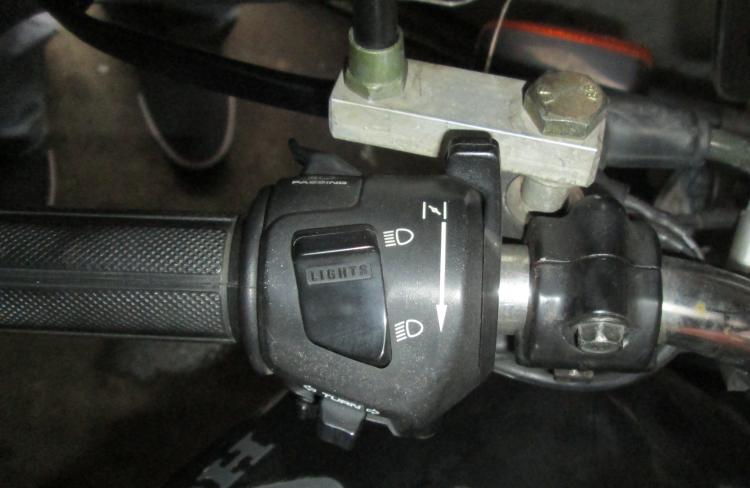 A handlebar mounted choke lever on a motorcycle