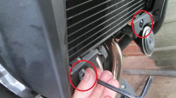 2 bolts circled at the bottom of the Honda radiator