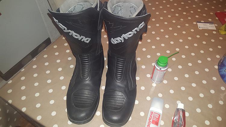 Pocketpete's Daytona boots all clean after using the cleaning kit.
