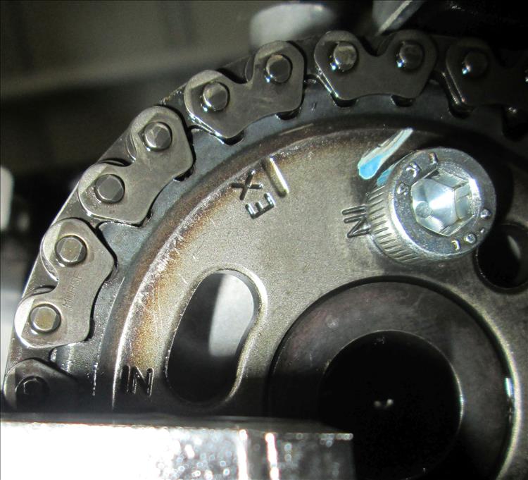 The inlet camshaft gear also features and ex on it