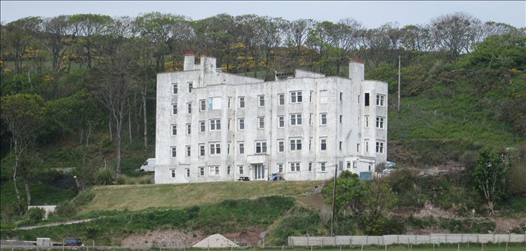 Keil hotel, a 5 storey white painted and ugly abandoned monstrosity blighting the shore 