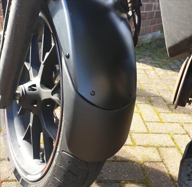 The fender extender is fitted to the bike and it looks smart, the rivets don't stand out