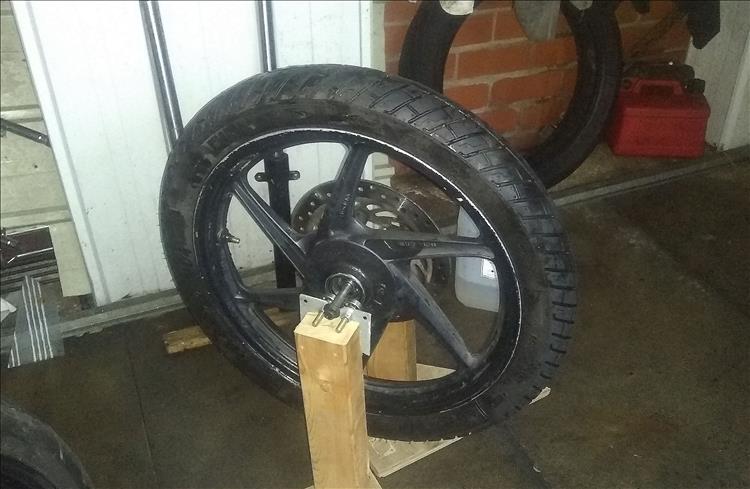 The wheel up on a DIY balancing tool
