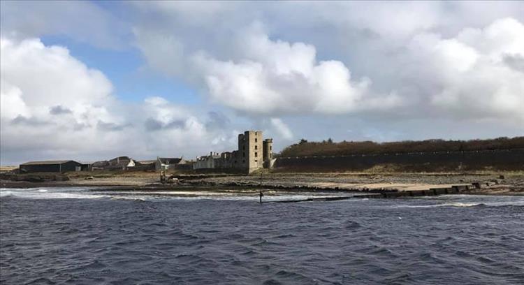 Remote and lonely houses and the remains of a building on the shore at Thurso