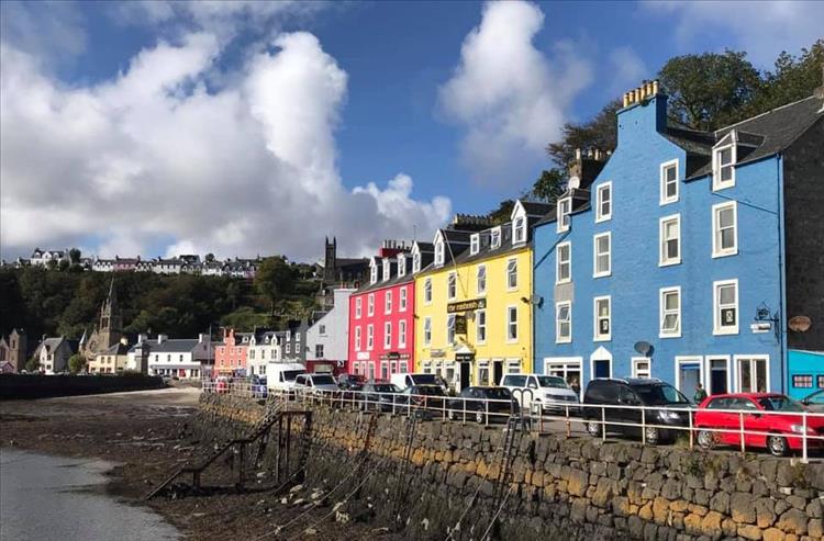 Brightly painted houses beside the harbour in the village of Tobermory