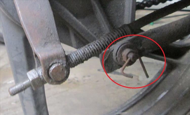 The split pin that retains the nut that retains the drum