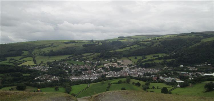 Down in the valley below the castle we see the small town of Llangollen