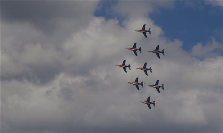 8 jets in very tight formation, the French air display team at Normandy