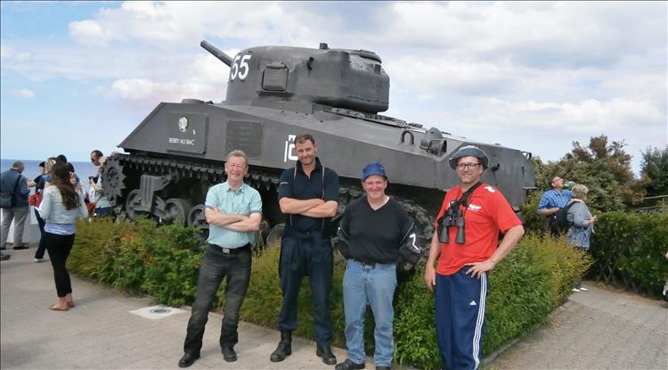 The 4 blokes post by the Sherman tank on the plinth