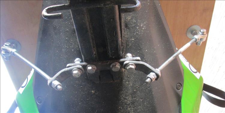Under the number plate holder arm are mounted bits of bar drilled to take the tensioned bars