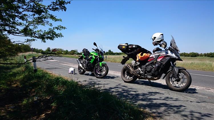 Ren's 500 and Sharon's 250 at the roadside on a warm day with blue skies