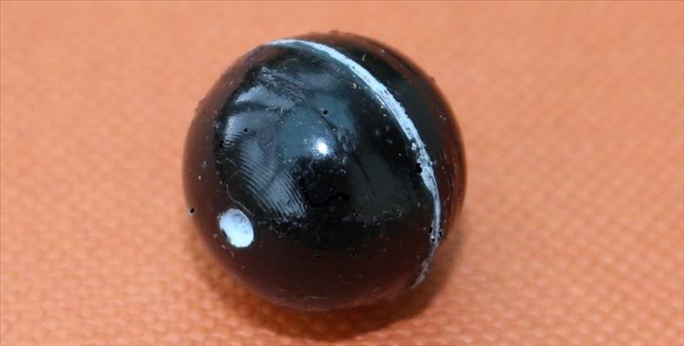 A small ball about 1.5cm in black that contains the magnet