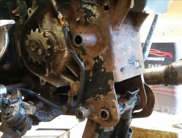 The lower part of the frame where the swing arm attaches also has surface rust