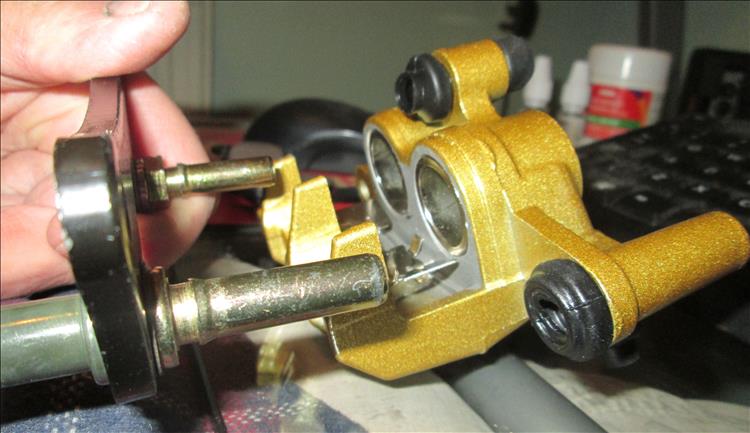 The calliper, mount, sliding pins and pistons