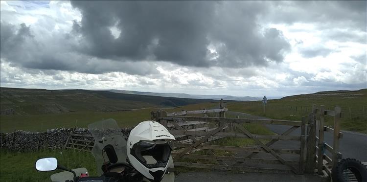 A narrow lane, heavy clouds and wonderful Yorkshire scenery as Ren rides home 