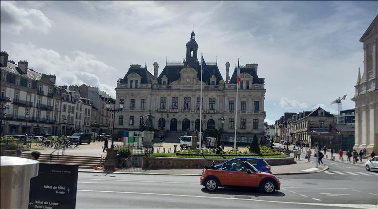 A large impressive building in the centre of the town square in Vannes
