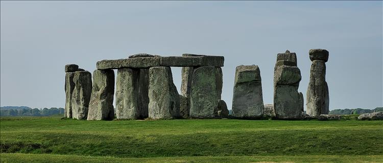 We can clearly see Stonehenge and there's no people in shot